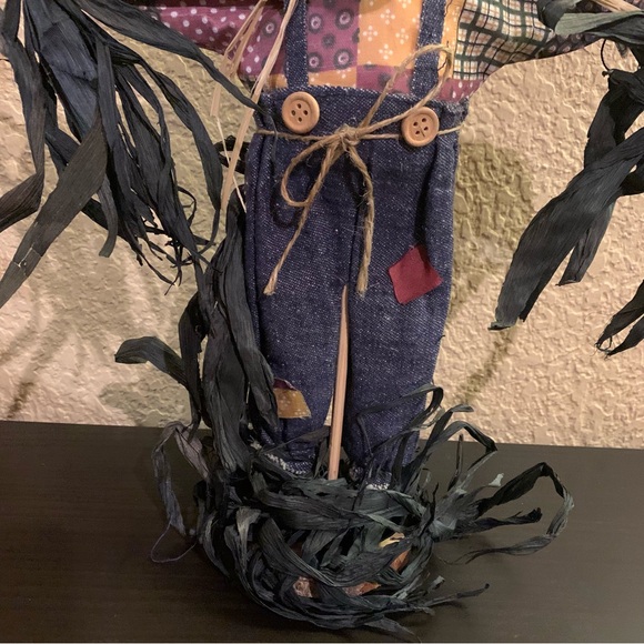 Country Halloween crow scarecrow decor - Picture 3 of 5